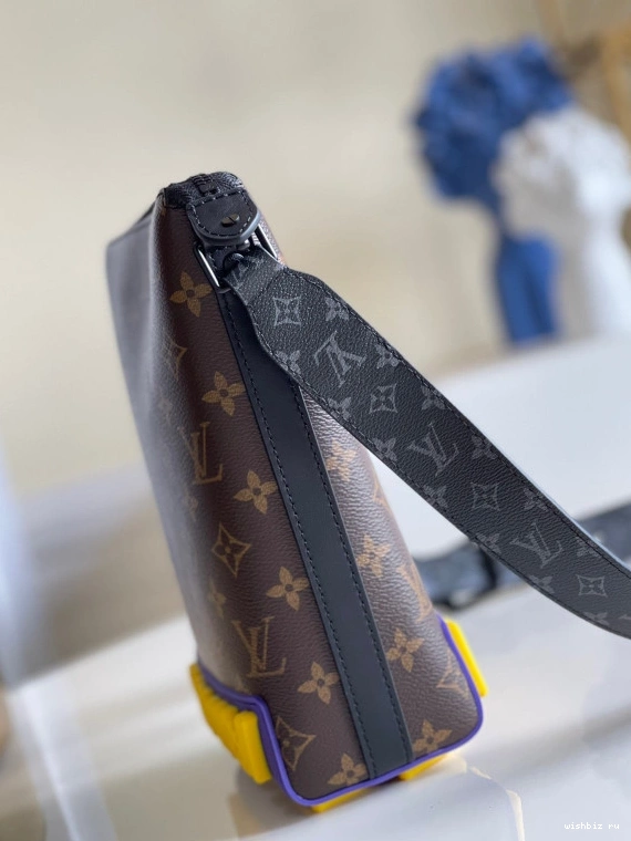 WIS LOUIS CRUISER VUITTON MESSENGER 0101